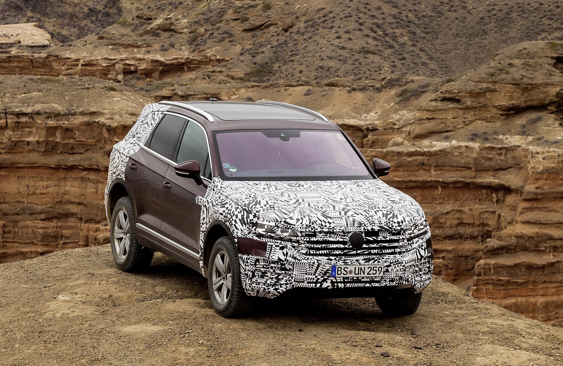 2019 Volkswagen Touareg 3 2019 VW Touareg: Here’s Everything We Know Before The Big Reveal