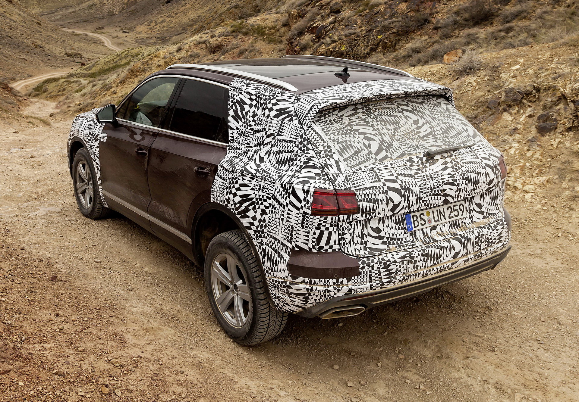 2019 Volkswagen Touareg 4 2019 VW Touareg: Here’s Everything We Know Before The Big Reveal