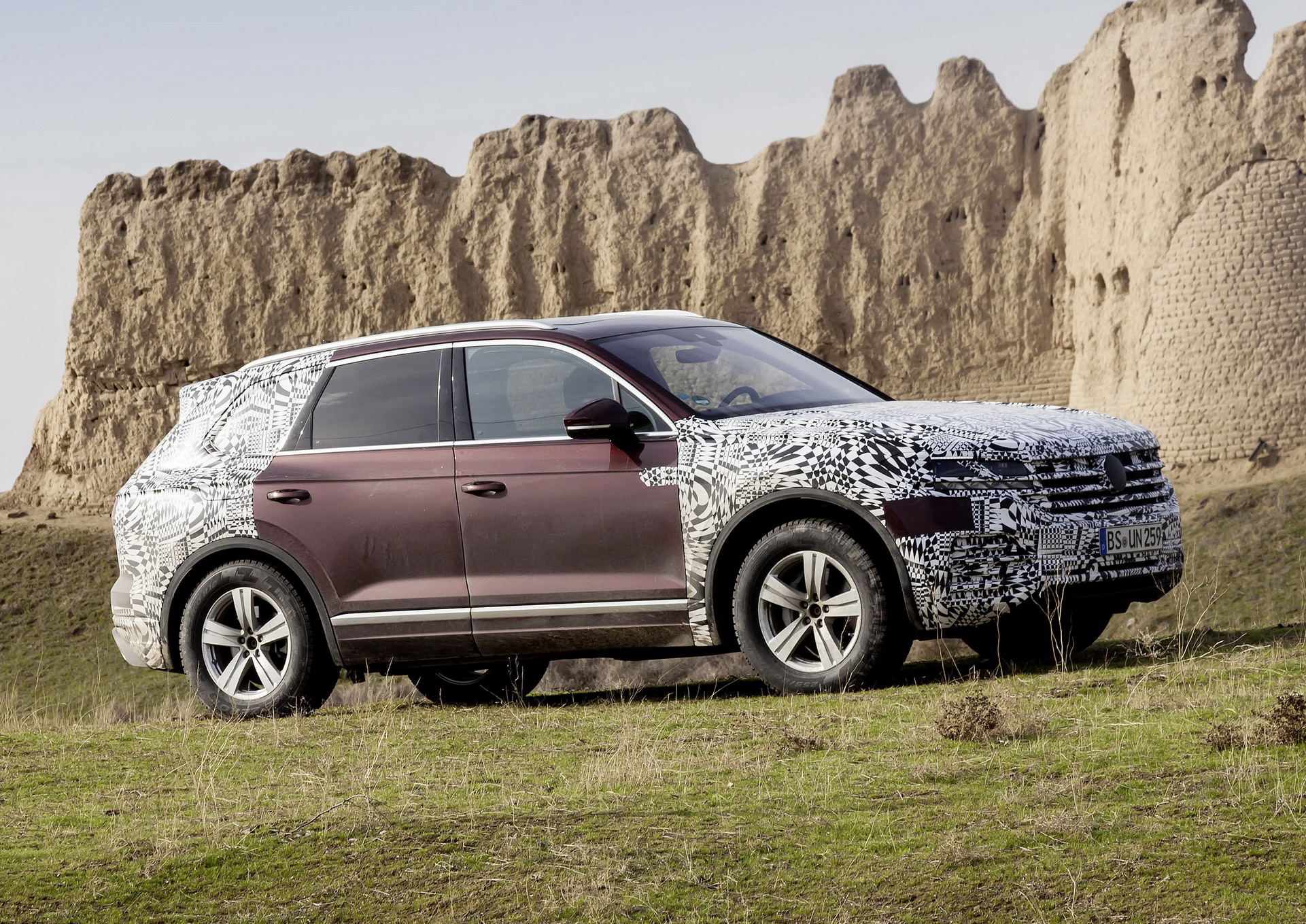 2019 Volkswagen Touareg 7 2019 VW Touareg: Here’s Everything We Know Before The Big Reveal