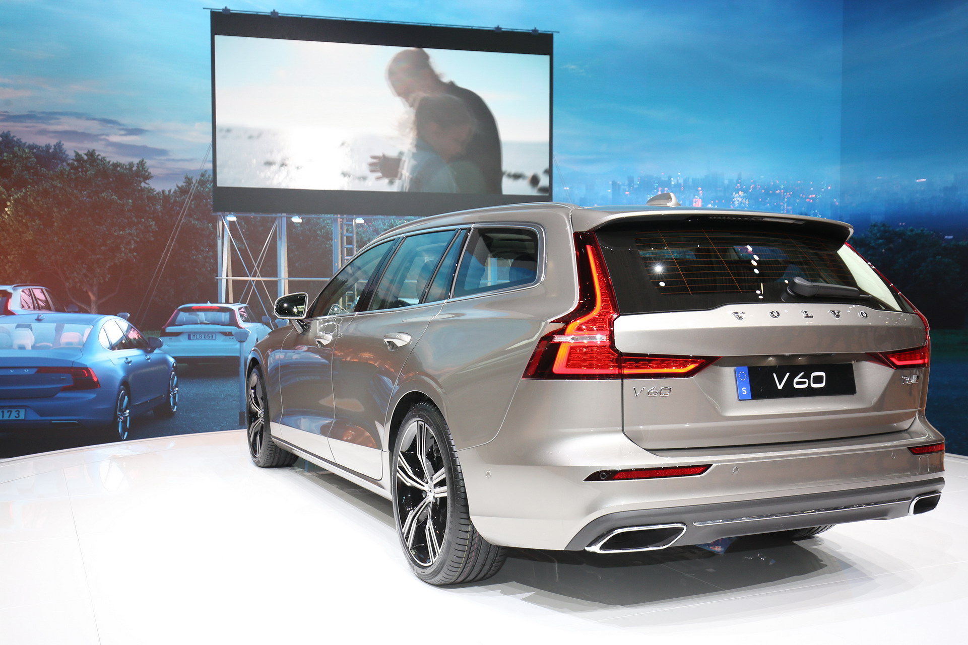 2019 Volvo V60 1 Volvo To Debut 2019 V60 And XC40 Inscription In America