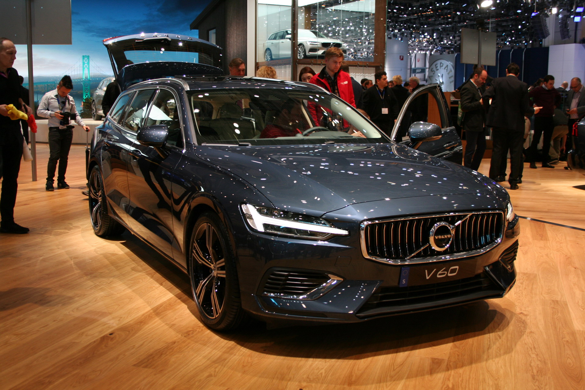 2019 Volvo V60 11 Volvo To Debut 2019 V60 And XC40 Inscription In America