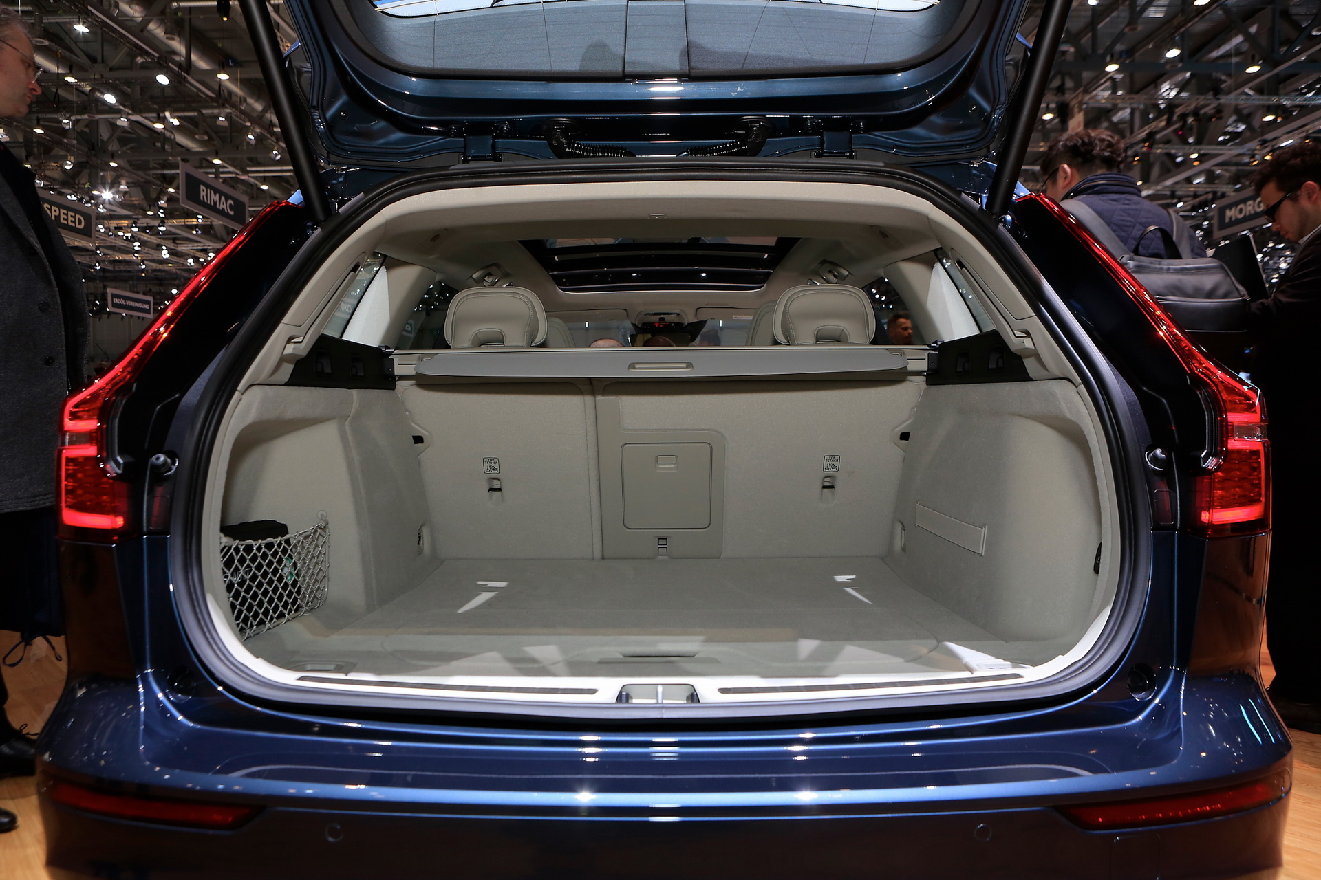 2019-Volvo-V60-11 Check Out Volvo’s New V60 Wagon From The Geneva Show Floor