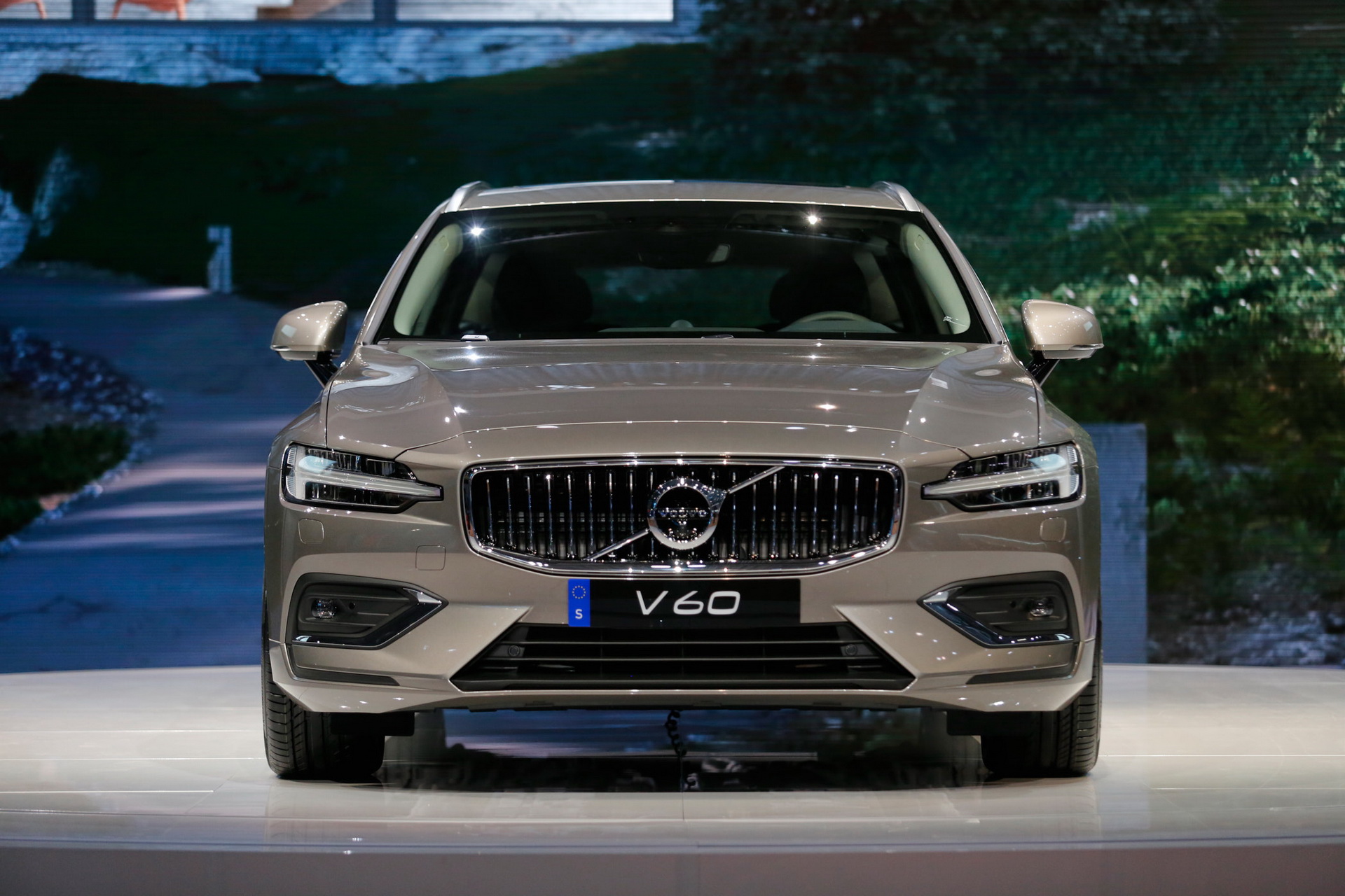 2019-Volvo-V60-12 Check Out Volvo’s New V60 Wagon From The Geneva Show Floor