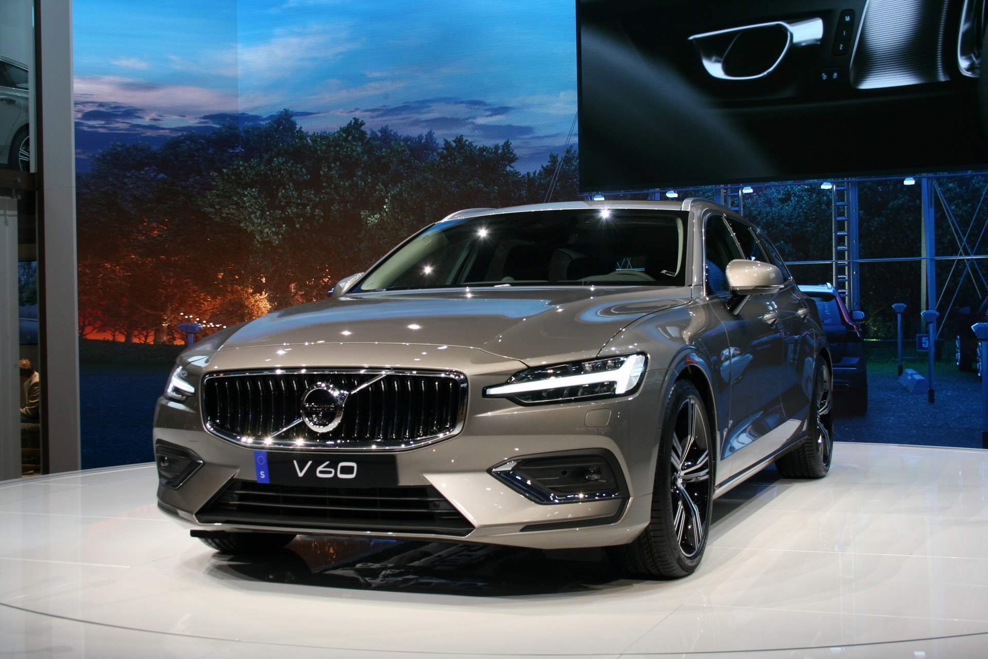 2019 Volvo V60 14 Volvo To Debut 2019 V60 And XC40 Inscription In America