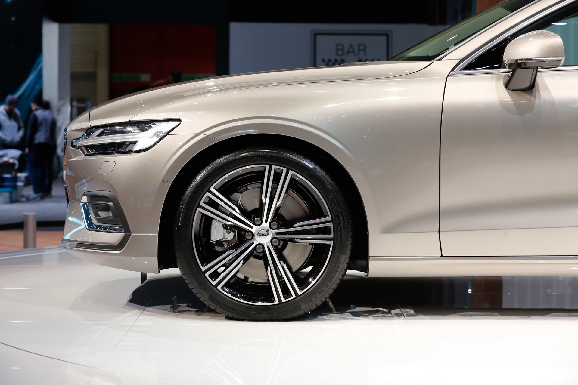 2019-Volvo-V60-15 Check Out Volvo’s New V60 Wagon From The Geneva Show Floor