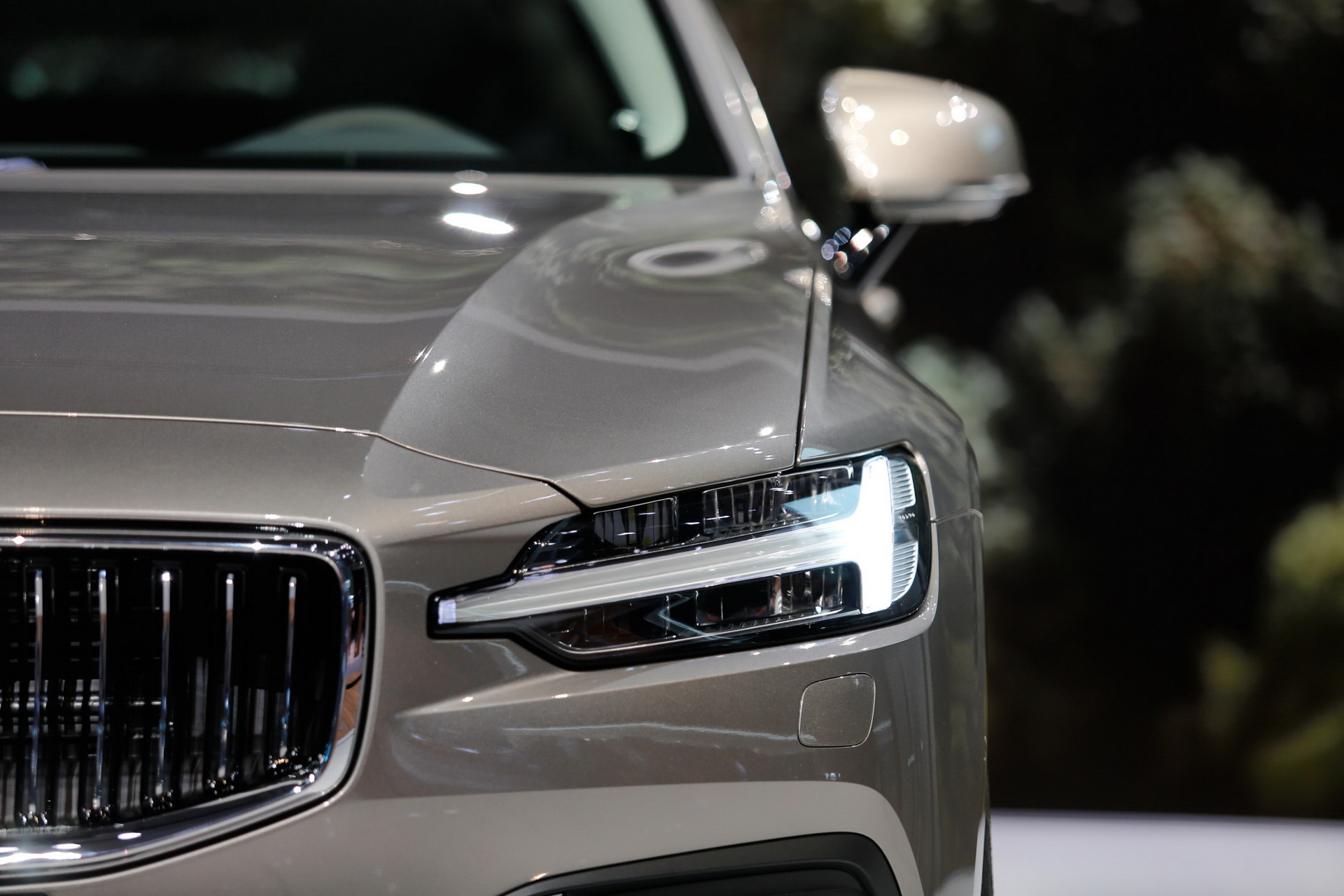 2019-Volvo-V60-19 Check Out Volvo’s New V60 Wagon From The Geneva Show Floor