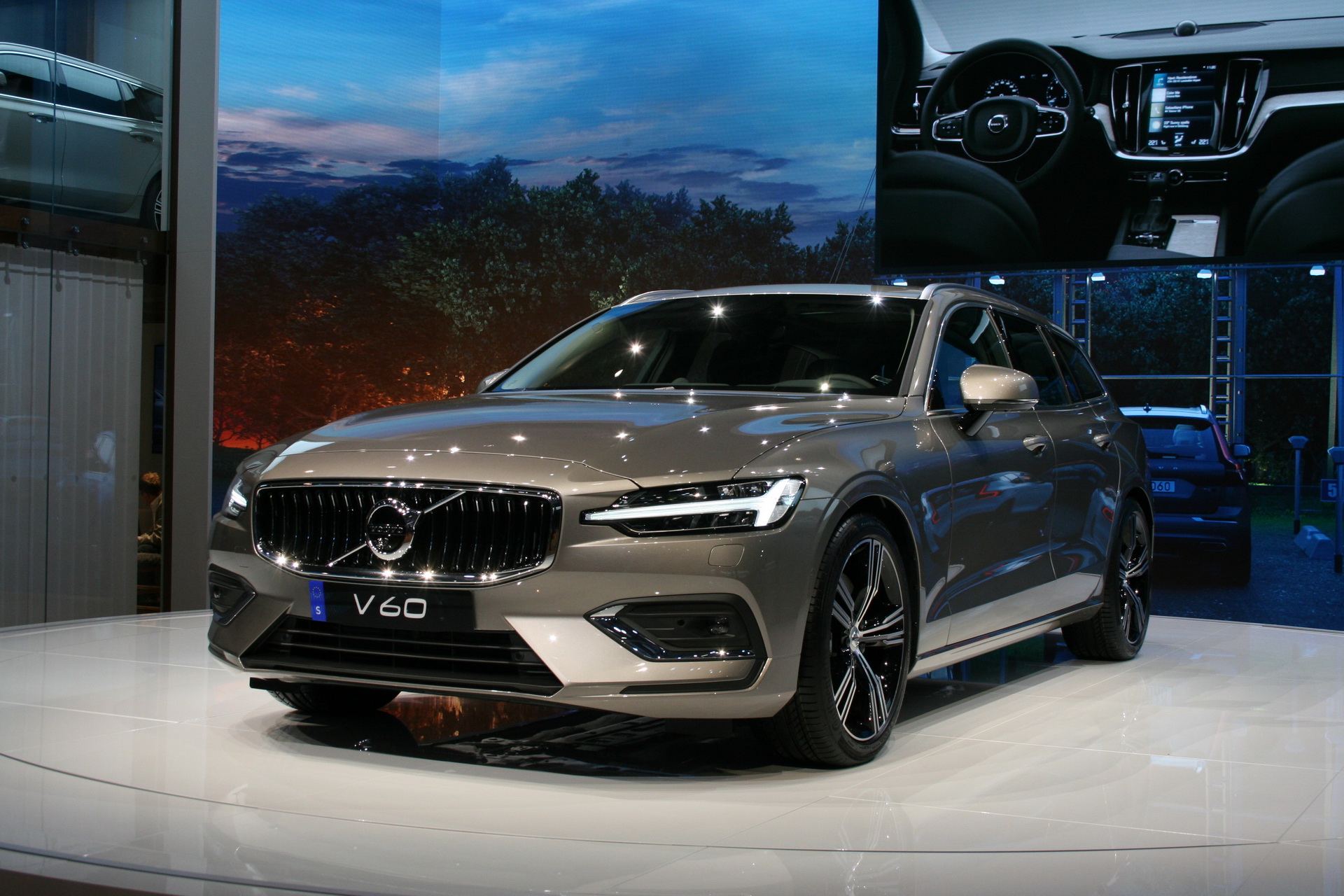 2019-Volvo-V60-21 Check Out Volvo’s New V60 Wagon From The Geneva Show Floor