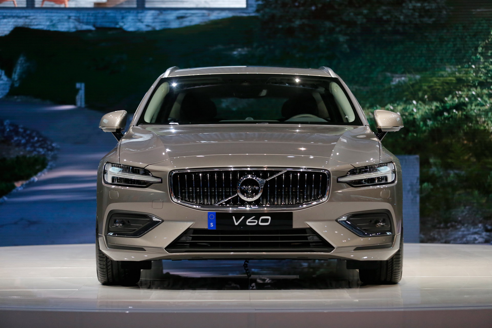 2019 Volvo V60 27 Volvo To Debut 2019 V60 And XC40 Inscription In America