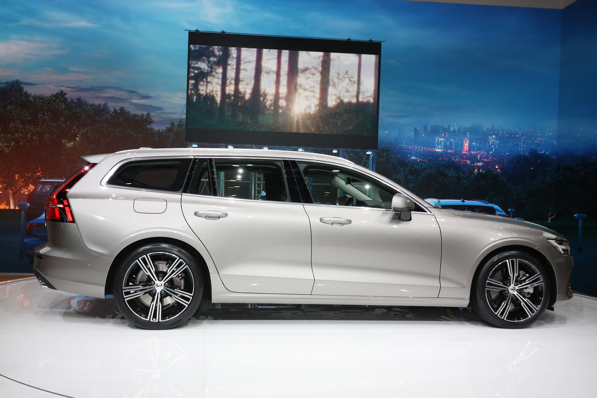 2019 Volvo V60 4 Volvo To Debut 2019 V60 And XC40 Inscription In America