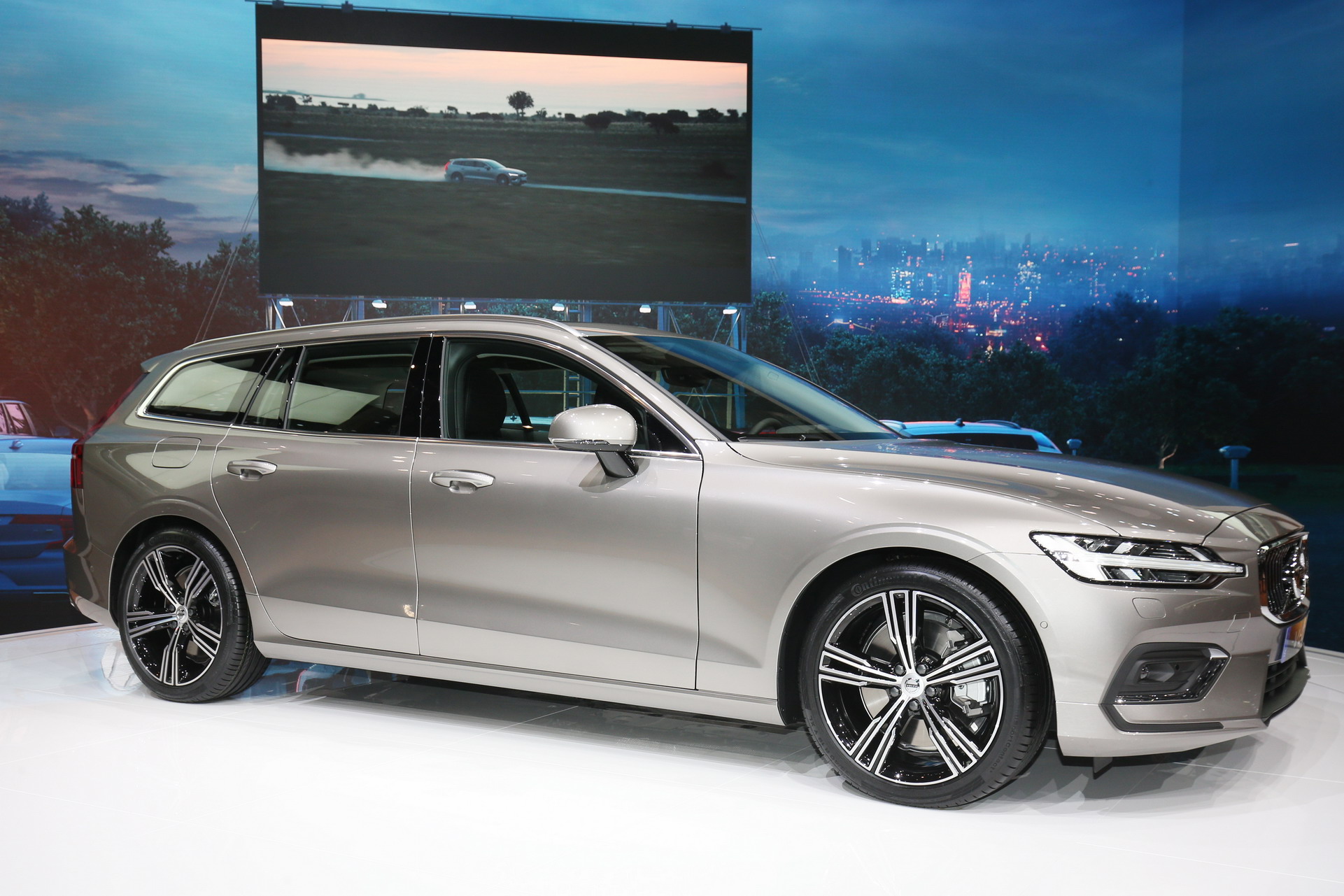 2019 Volvo V60 5 Volvo To Debut 2019 V60 And XC40 Inscription In America