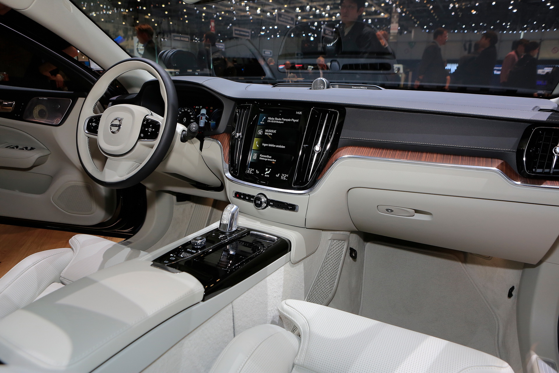 2019-Volvo-V60-9 Check Out Volvo’s New V60 Wagon From The Geneva Show Floor