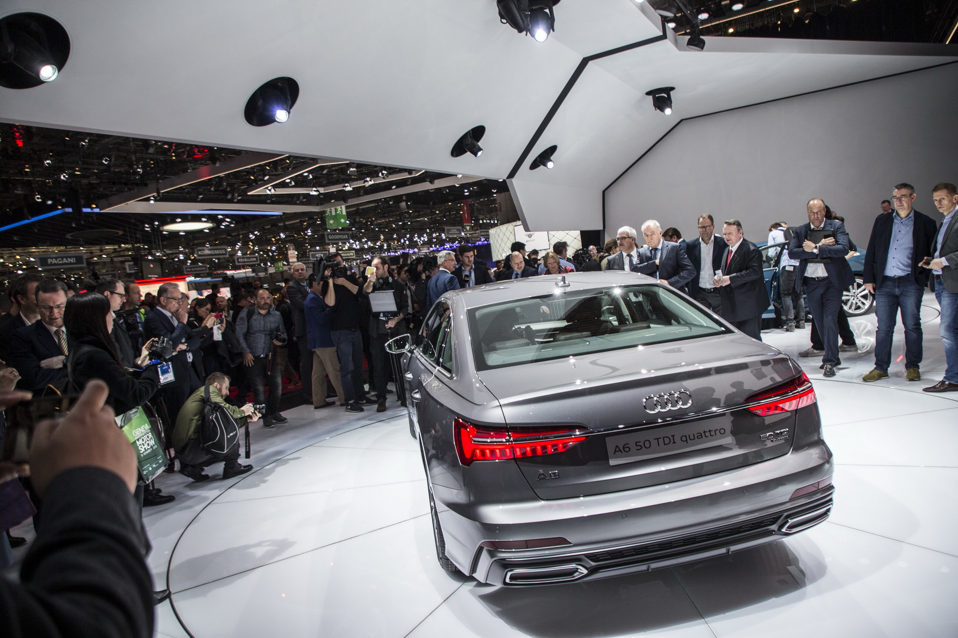 2019-audi-a6-16 New Audi A6 Ready To Fight BMW 5-Series With A8 Looks And Tech