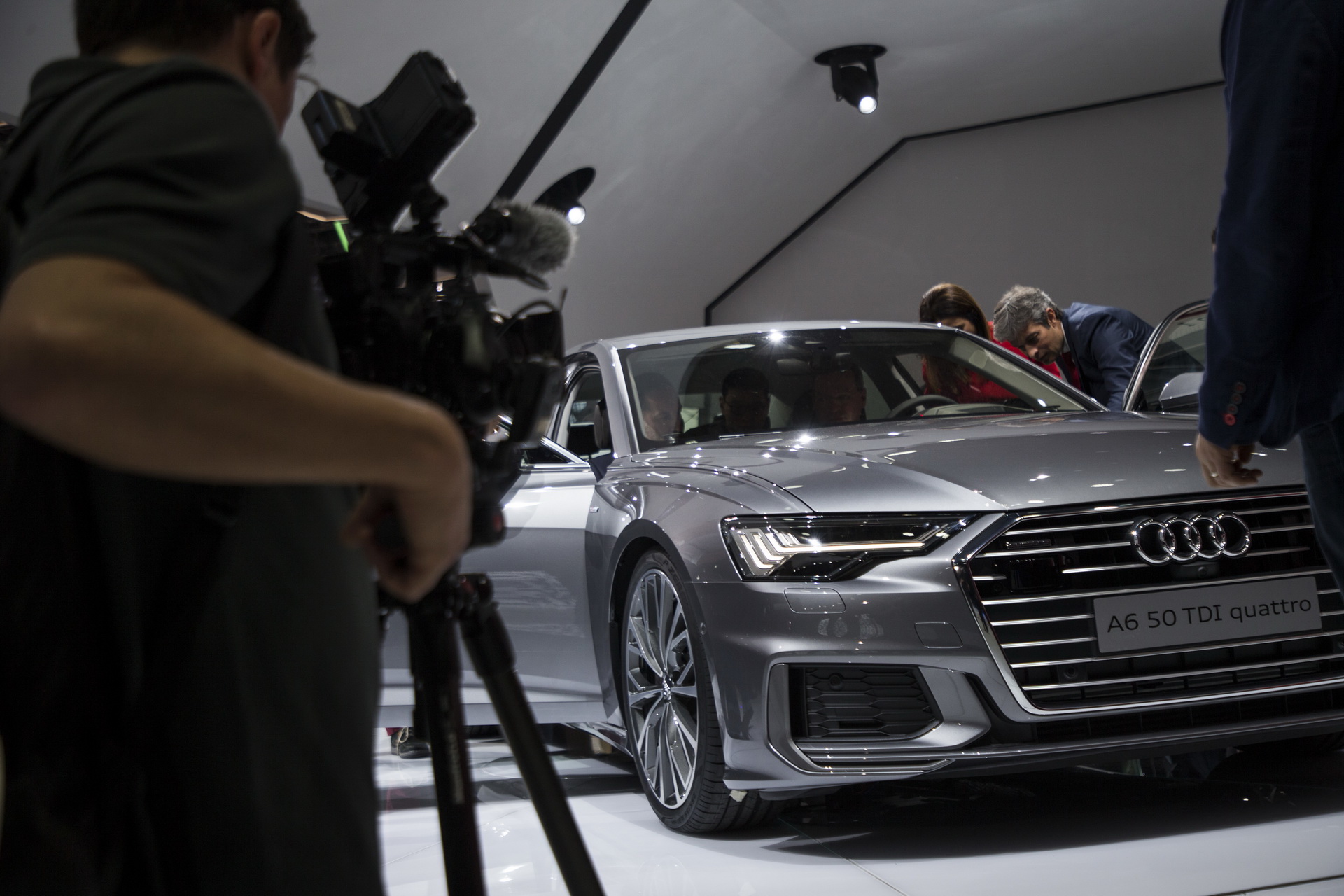 2019-audi-a6-18 New Audi A6 Ready To Fight BMW 5-Series With A8 Looks And Tech