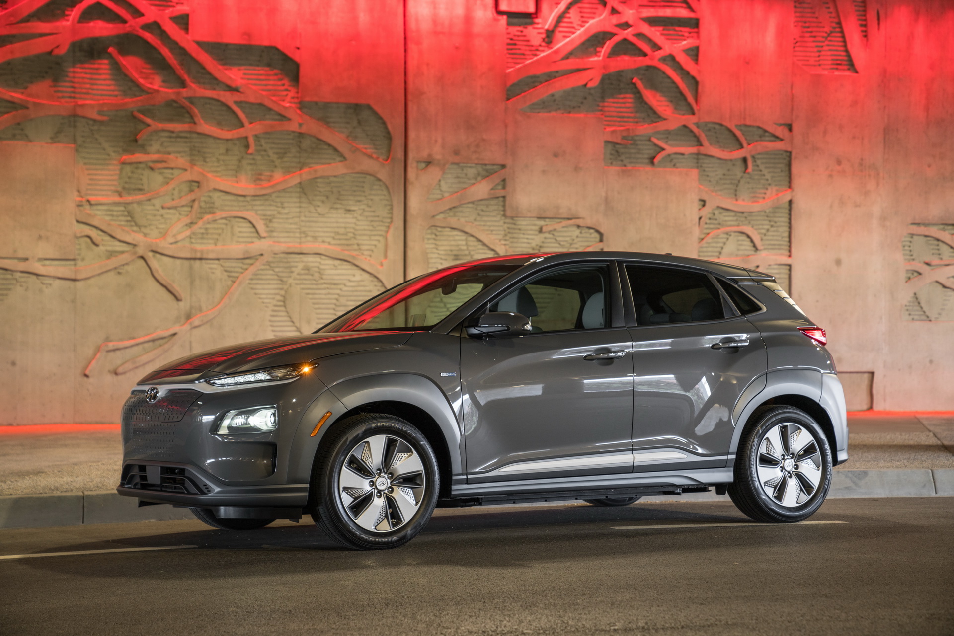 2019-hyundai-kona-electric-21 This Version Of Hyundai’s Kona Wants To Make Sure You Know It’s Electric