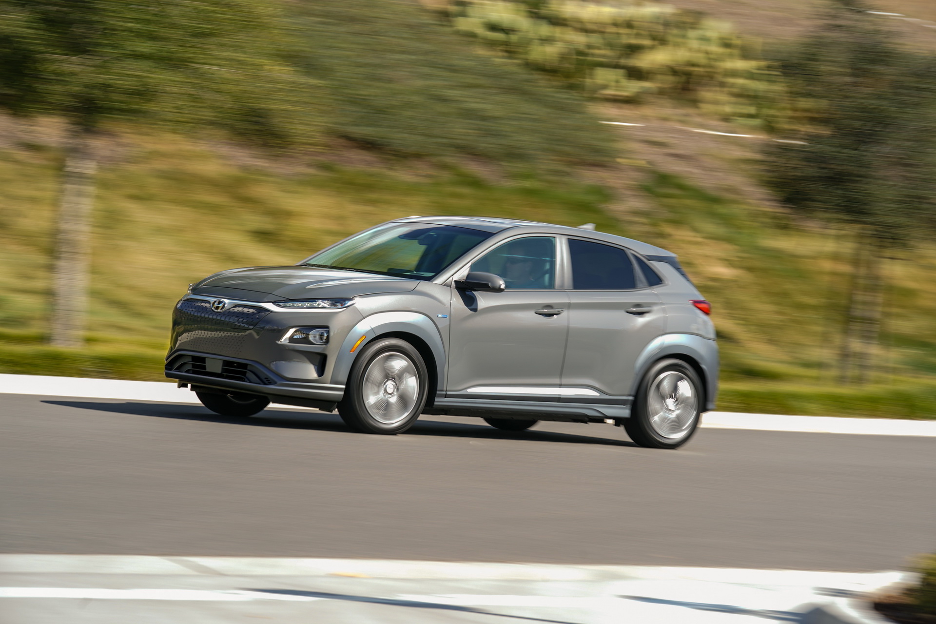 2019-hyundai-kona-electric-6 This Version Of Hyundai’s Kona Wants To Make Sure You Know It’s Electric