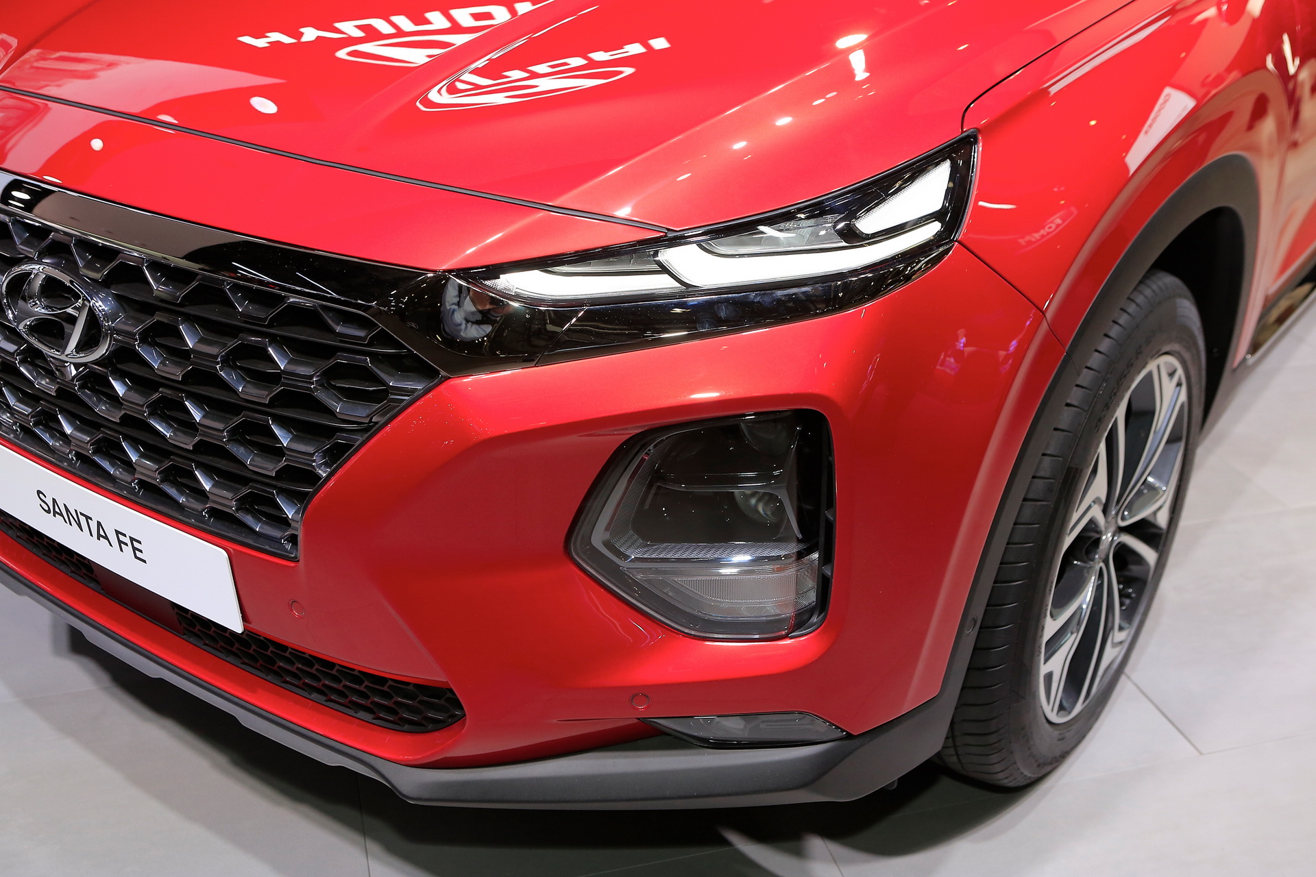 2019-hyundai-santa-fe-1 Hyundai Confirms New Santa Fe Hybrid And PHEV In Geneva