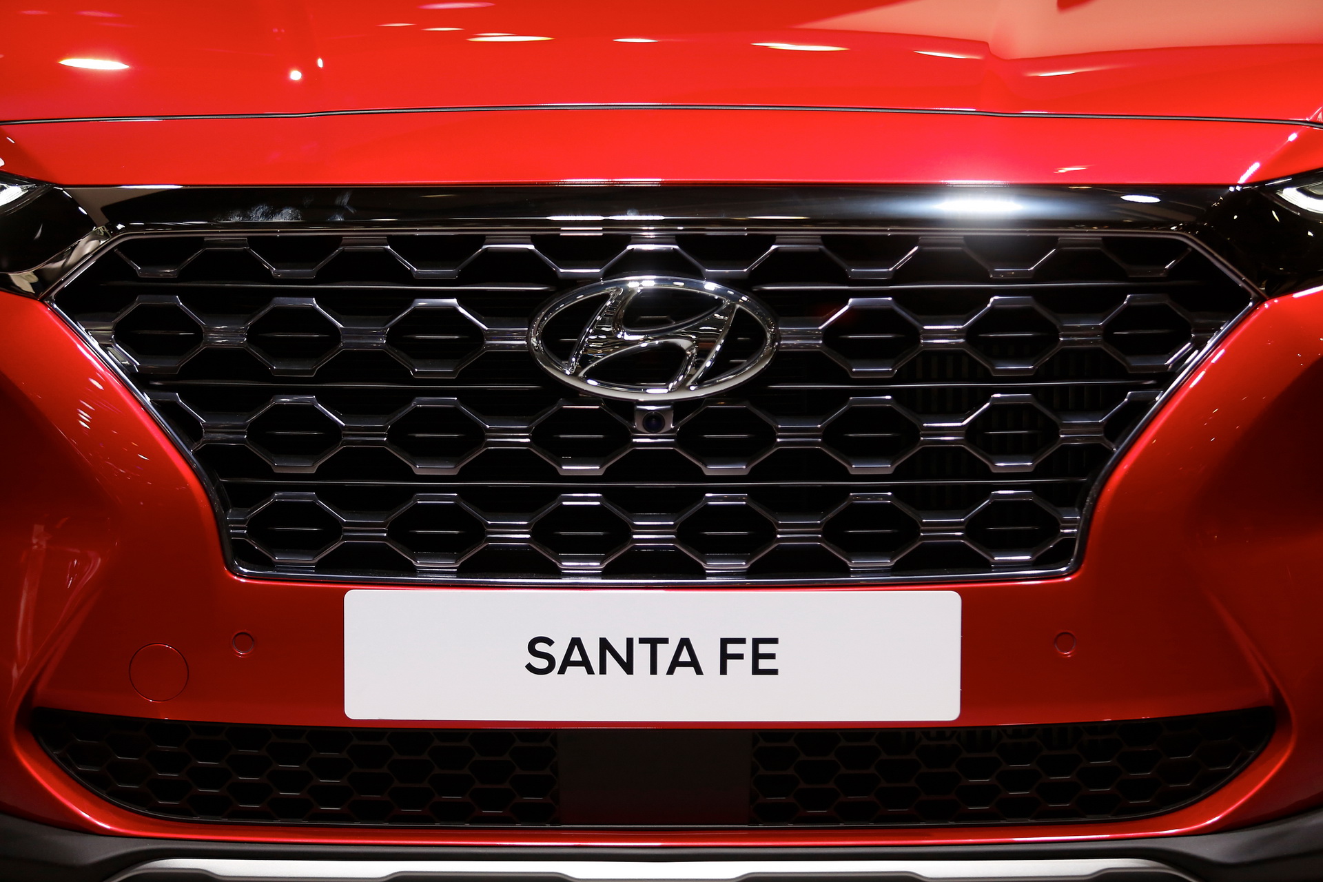 2019-hyundai-santa-fe-14 Hyundai Confirms New Santa Fe Hybrid And PHEV In Geneva