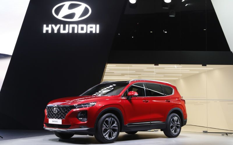 2019-hyundai-santa-fe-15 Hyundai Confirms New Santa Fe Hybrid And PHEV In Geneva