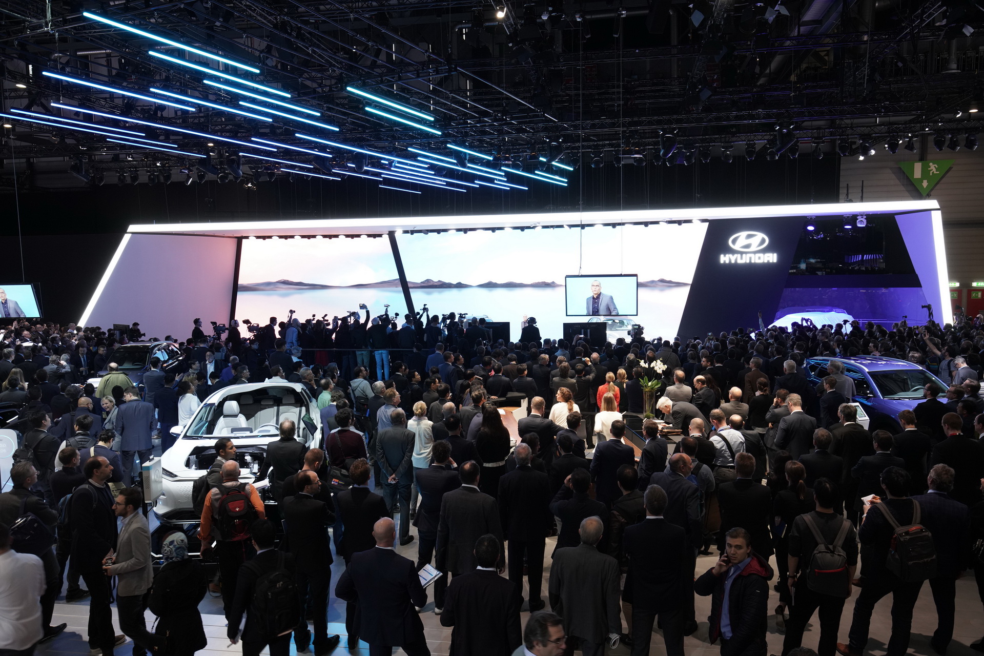 2019-hyundai-santa-fe-16 Hyundai Confirms New Santa Fe Hybrid And PHEV In Geneva