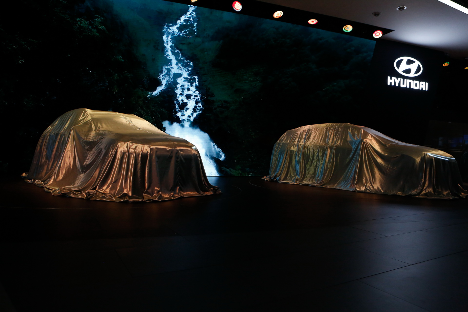 2019-hyundai-santa-fe-24 Hyundai Confirms New Santa Fe Hybrid And PHEV In Geneva