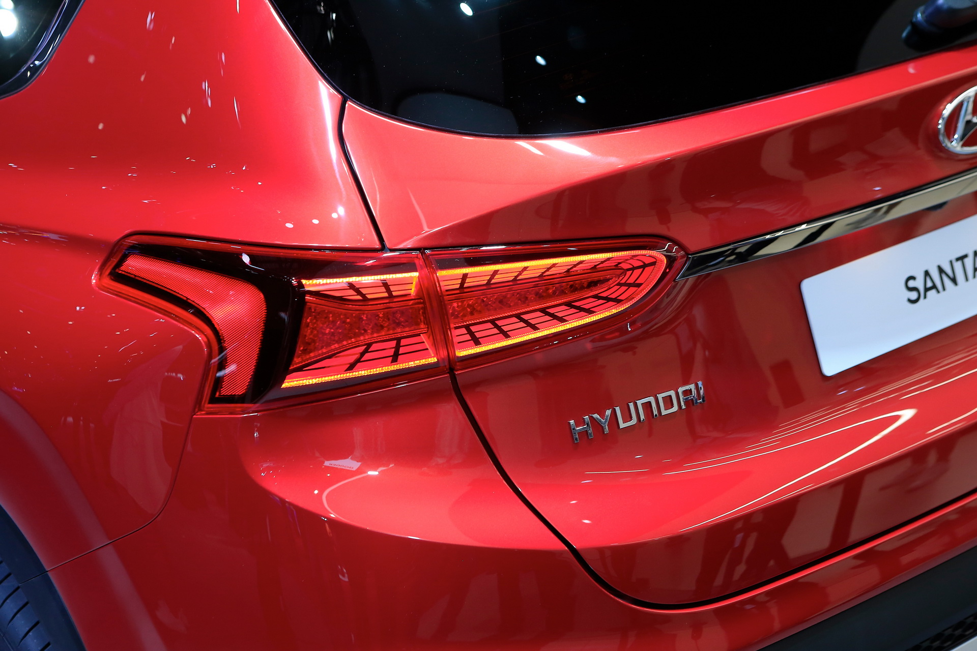 2019-hyundai-santa-fe-5 Hyundai Confirms New Santa Fe Hybrid And PHEV In Geneva