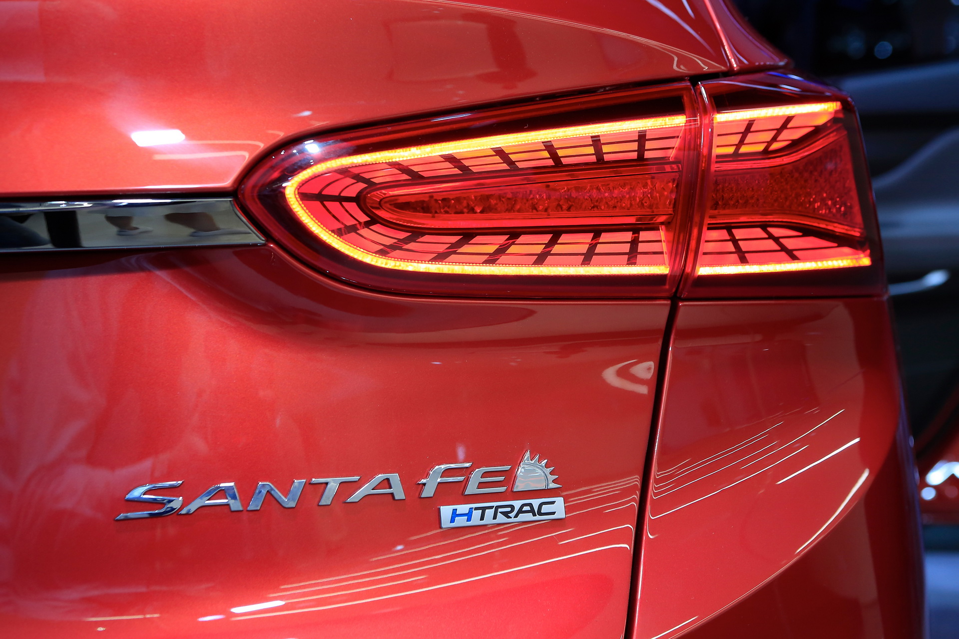 2019-hyundai-santa-fe-6 Hyundai Confirms New Santa Fe Hybrid And PHEV In Geneva