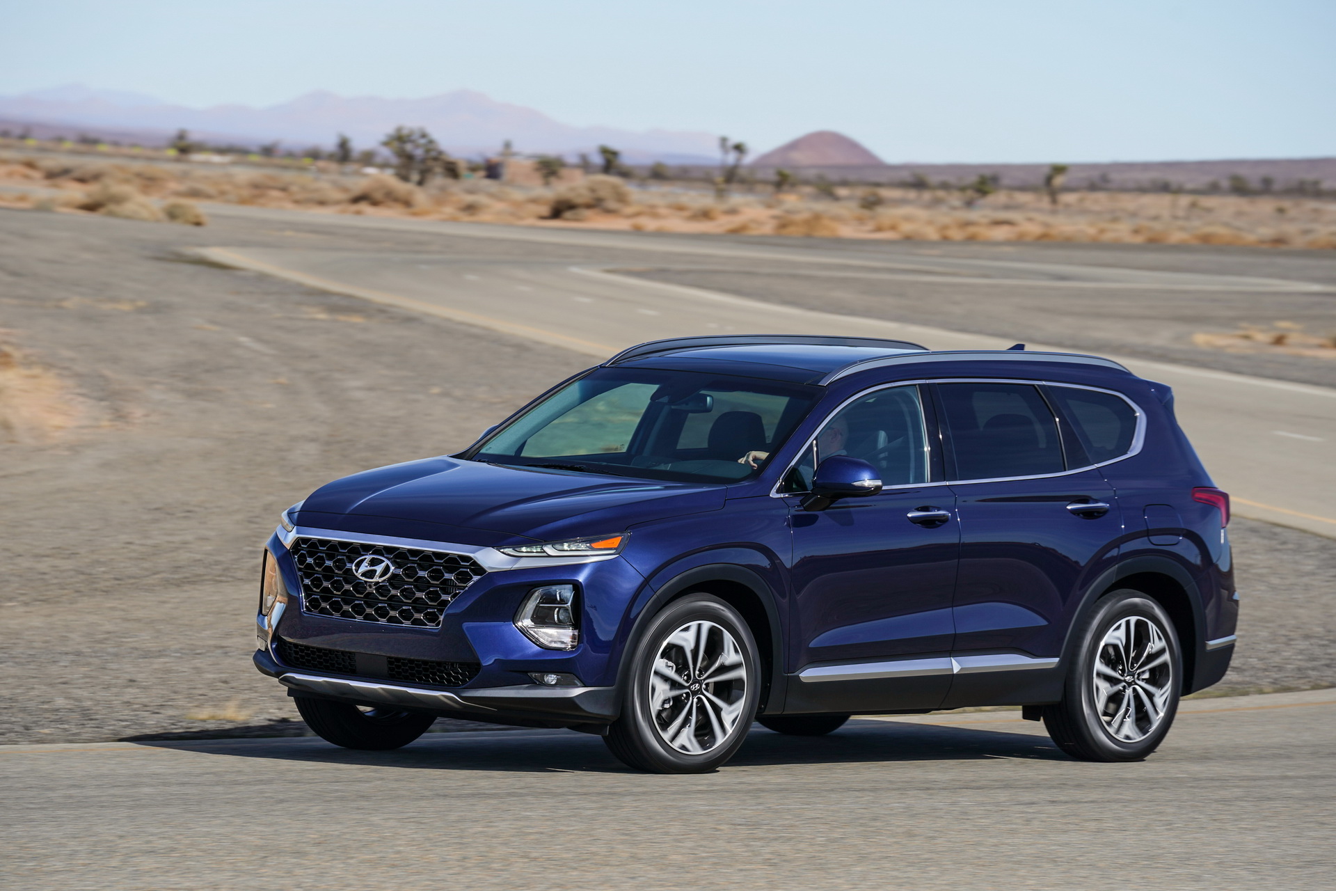 2019-hyundai-santa-fe-us-debut-ny-5 All-New 2019 U.S.-Spec Hyundai Santa Fe Is All About Growth