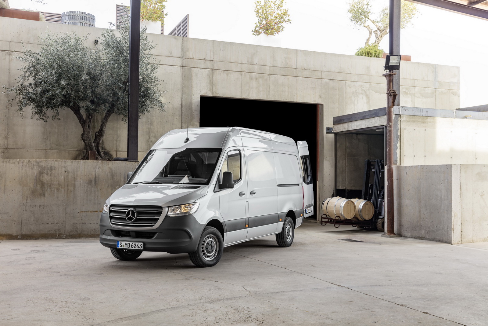 Weltpremiere Mercedes-Benz Sprinter 2018 You Can Order The New Mercedes-Benz Sprinter In The UK From £24,350*