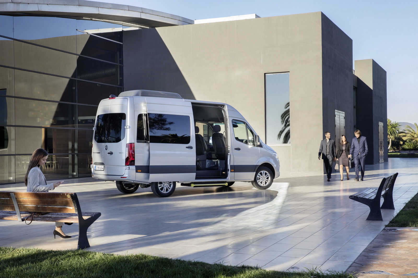 Weltpremiere Mercedes-Benz Sprinter 2018 You Can Order The New Mercedes-Benz Sprinter In The UK From £24,350*