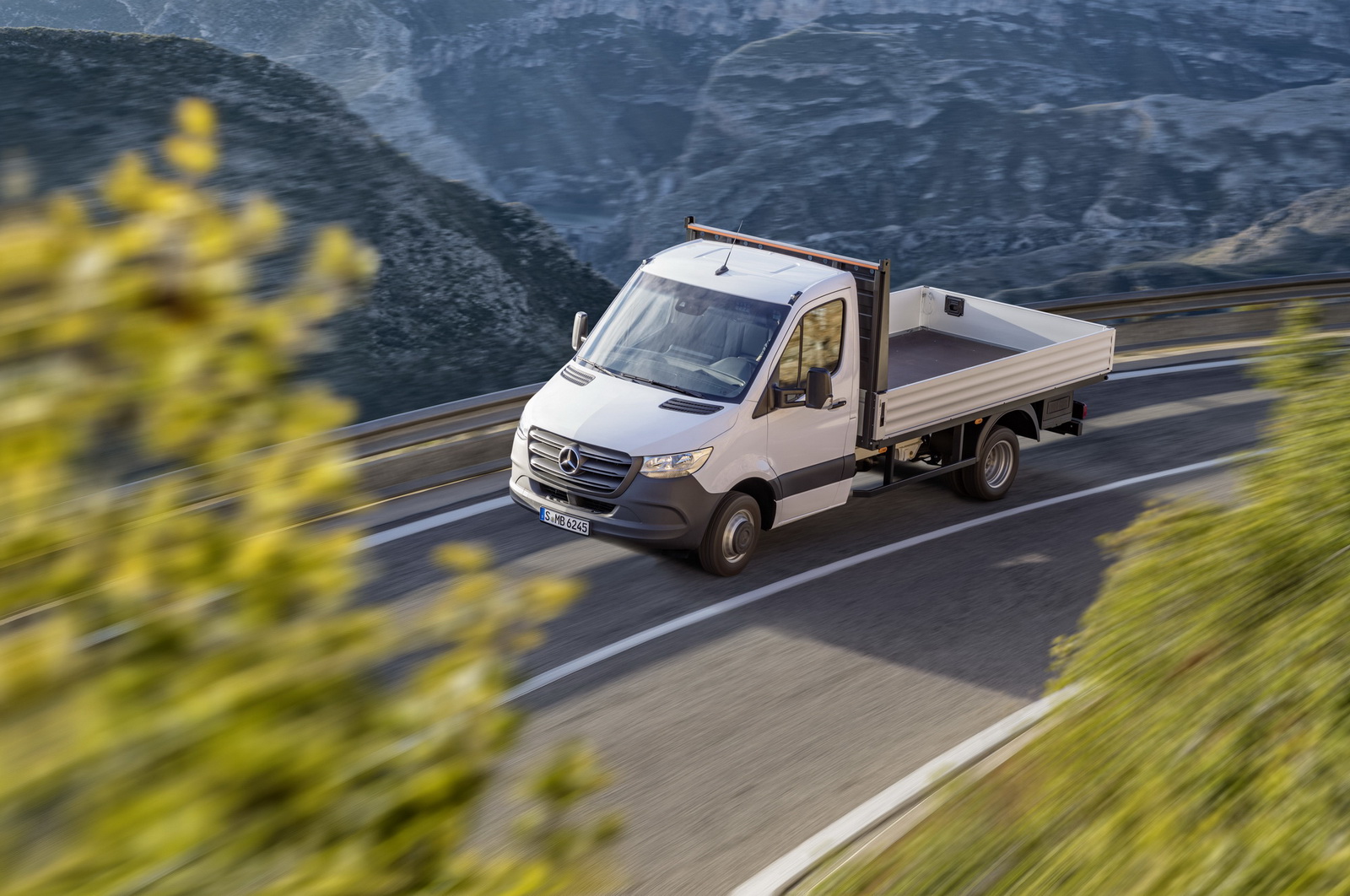 Weltpremiere Mercedes-Benz Sprinter 2018 You Can Order The New Mercedes-Benz Sprinter In The UK From £24,350*