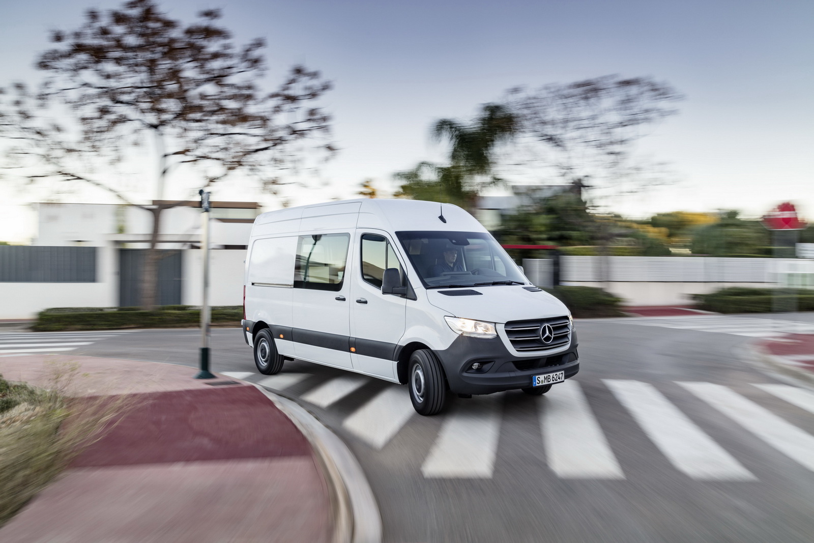 Weltpremiere Mercedes-Benz Sprinter 2018 You Can Order The New Mercedes-Benz Sprinter In The UK From £24,350*