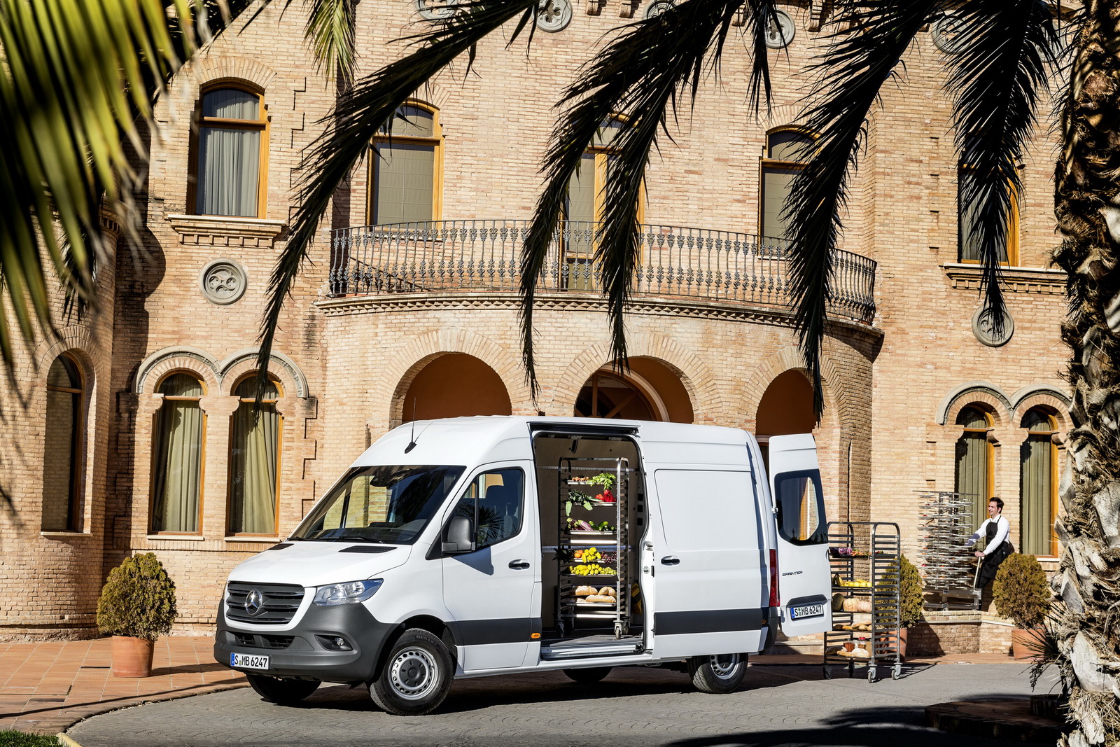 Weltpremiere Mercedes-Benz Sprinter 2018 You Can Order The New Mercedes-Benz Sprinter In The UK From £24,350*