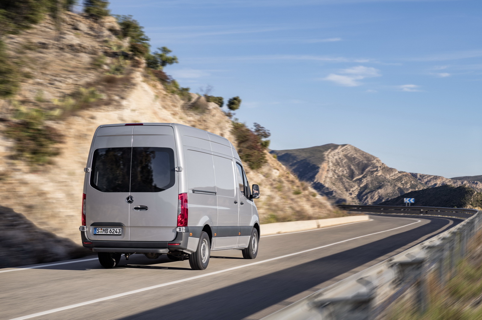 Weltpremiere Mercedes-Benz Sprinter 2018 You Can Order The New Mercedes-Benz Sprinter In The UK From £24,350*