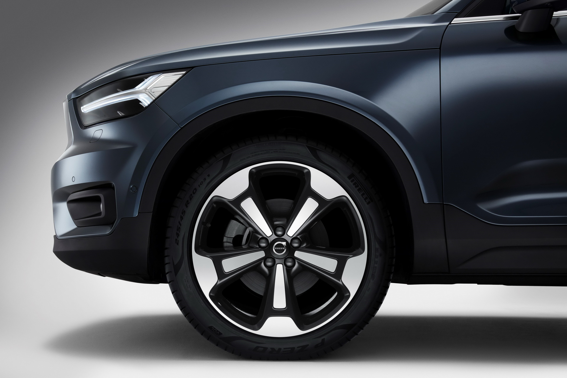 2019-volvo-xc40-inscription-5 2019 Volvo XC40 Inscription Is All Luxed Up For America