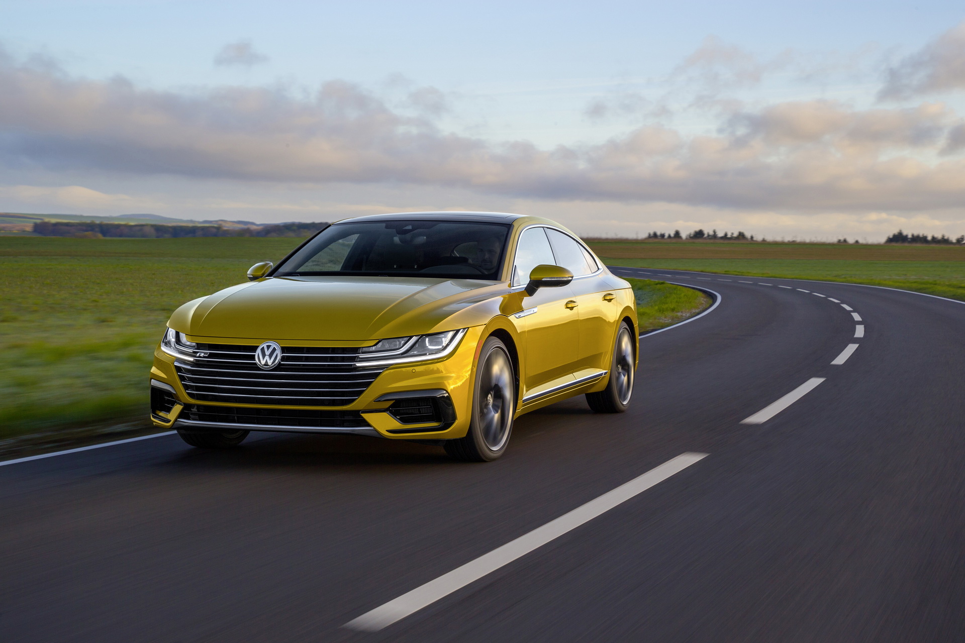 2019-vw-arteon-r-line-5 2019 VW Arteon Gets R-Line Package, Debuts At NY Auto Show