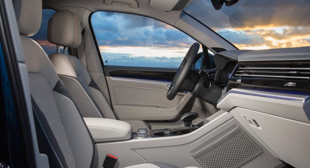  2019 Volkswagen Touareg Gets Dual-Screen Layout And More Tech Than Ever