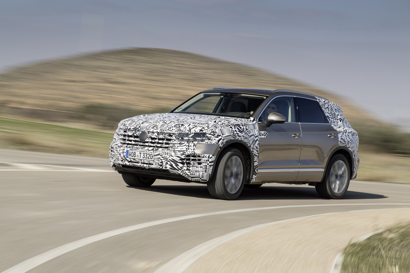 Story: Bereit für den Kunden 2019 Volkswagen Touareg Gets Dual-Screen Layout And More Tech Than Ever
