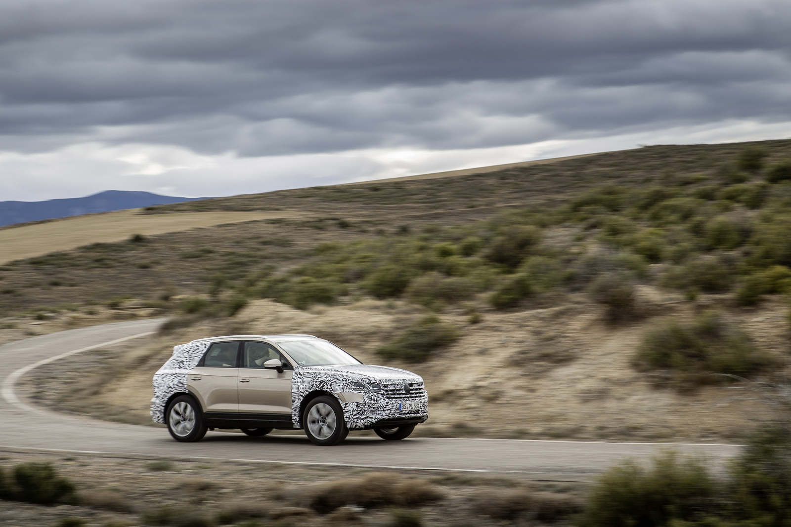 Story: Bereit für den Kunden 2019 Volkswagen Touareg Gets Dual-Screen Layout And More Tech Than Ever