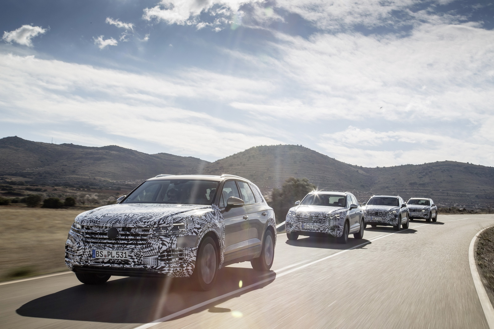 Story: Bereit für den Kunden 2019 Volkswagen Touareg Gets Dual-Screen Layout And More Tech Than Ever