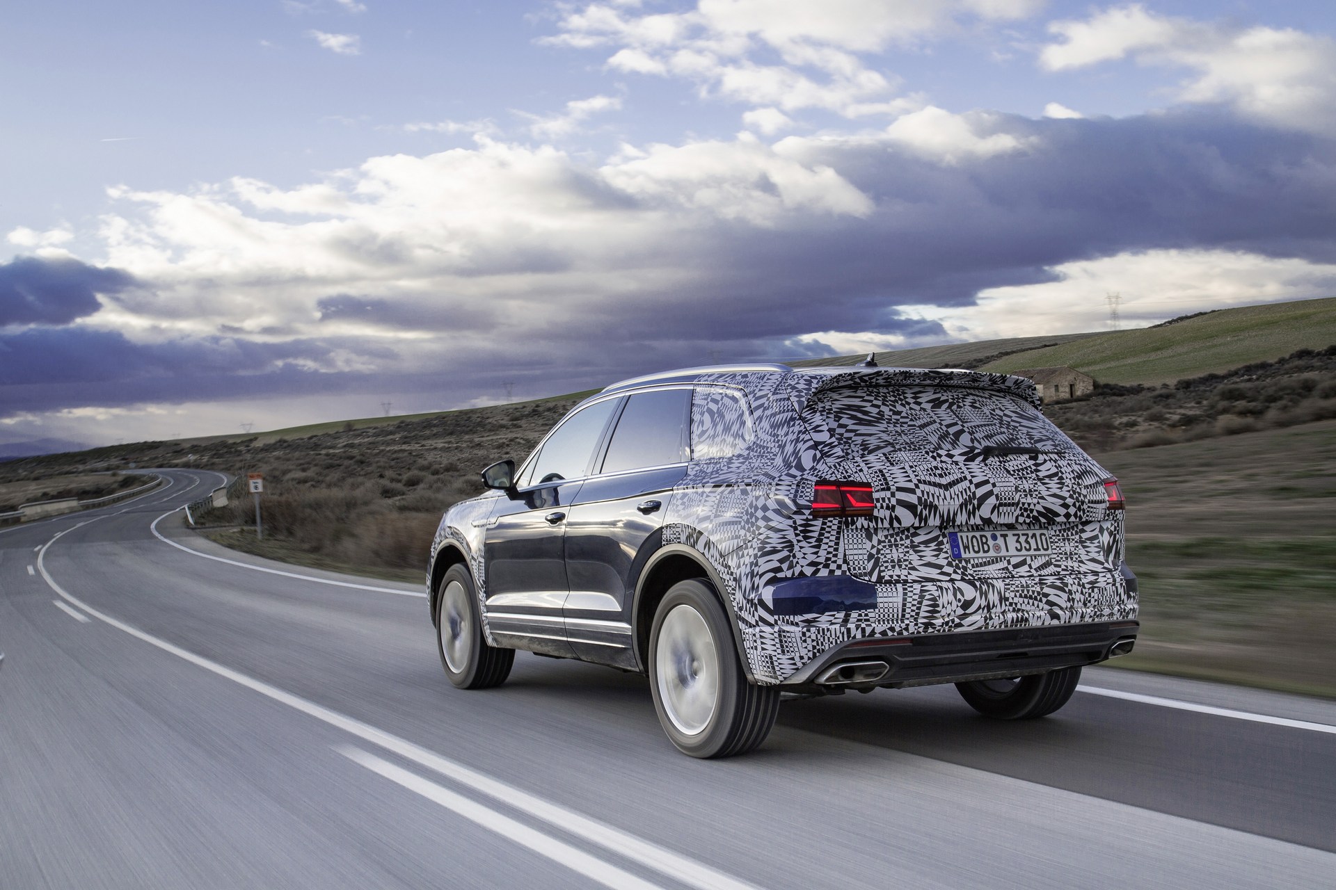 2019-vw-touareg-what-we-know-3 2019 VW Touareg: Here’s Everything We Know Before The Big Reveal