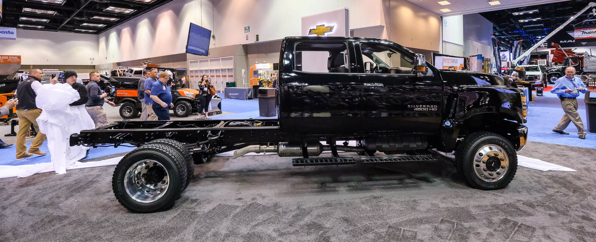 Chevrolet unveils the 2019 Silverado 4500HD, 5500HD and 6500HD a Chevy Gets Back Into Big Truck Game With Super-Ultra Extra Heavy-Duty Silverado