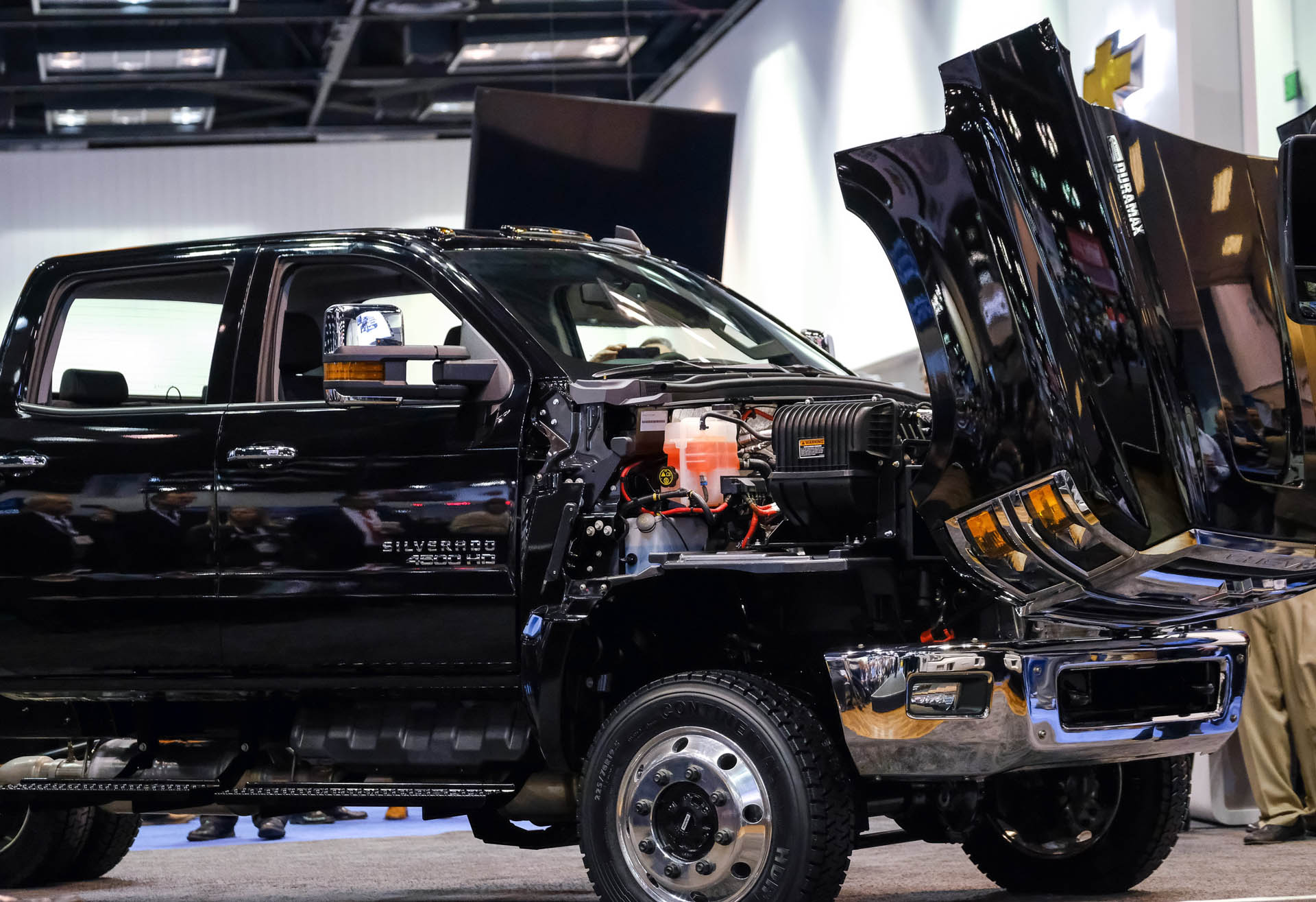 Chevrolet unveils the 2019 Silverado 4500HD, 5500HD and 6500HD a Chevy Gets Back Into Big Truck Game With Super-Ultra Extra Heavy-Duty Silverado