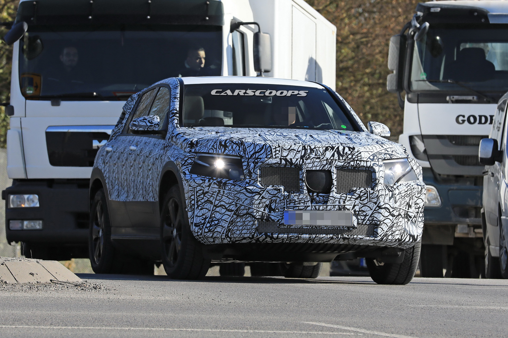 2020-Mercedes-EQC-13 2020 Mercedes-Benz EQ C Hopes It Won’t Be Late To The Electric SUV Party