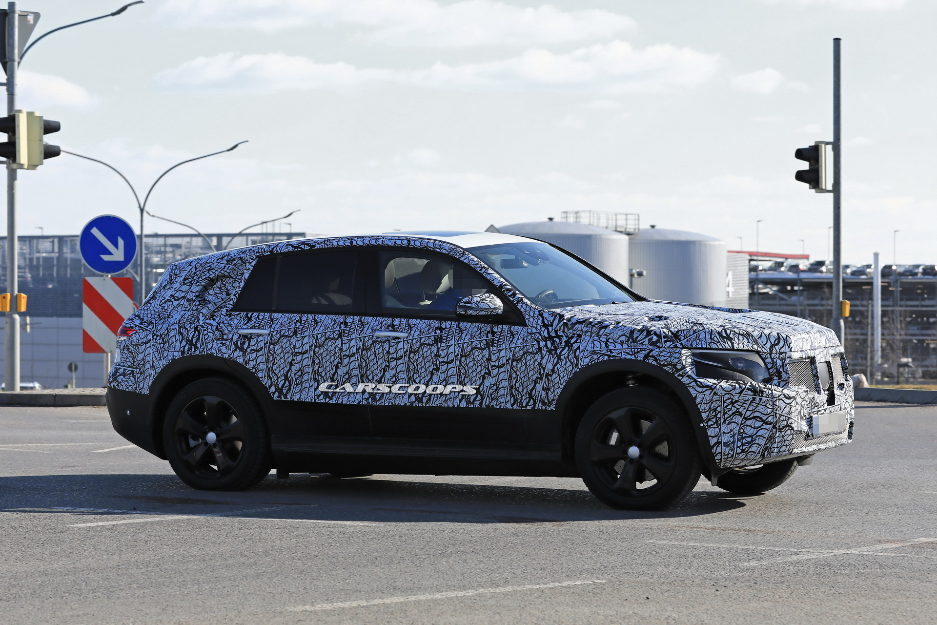 2020-Mercedes-EQC-16 2020 Mercedes-Benz EQ C Hopes It Won’t Be Late To The Electric SUV Party