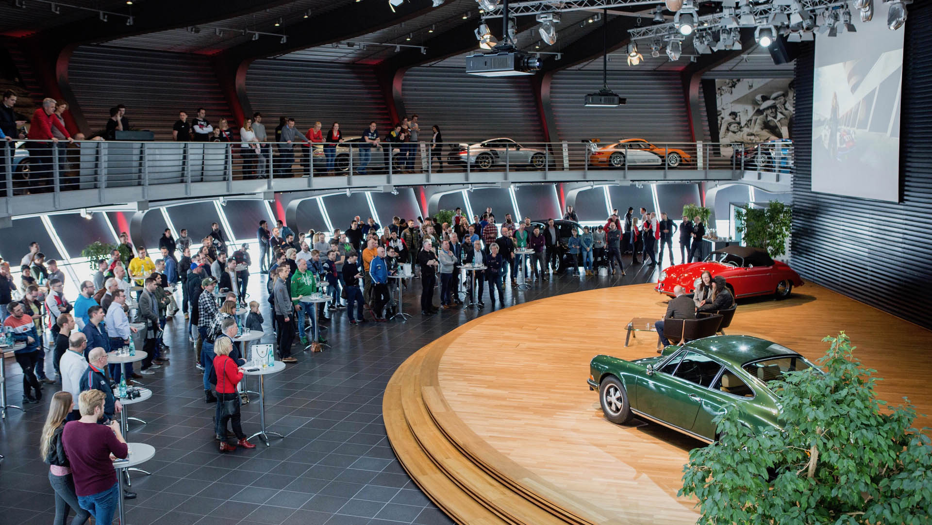 2114962_magnus_walker_customer_centre_porsche_leipzig_2018_porsche_ag Magnus ‘Urban Outlaw’ Walker Pays A Visit To Porsche’s Leipzig Facility