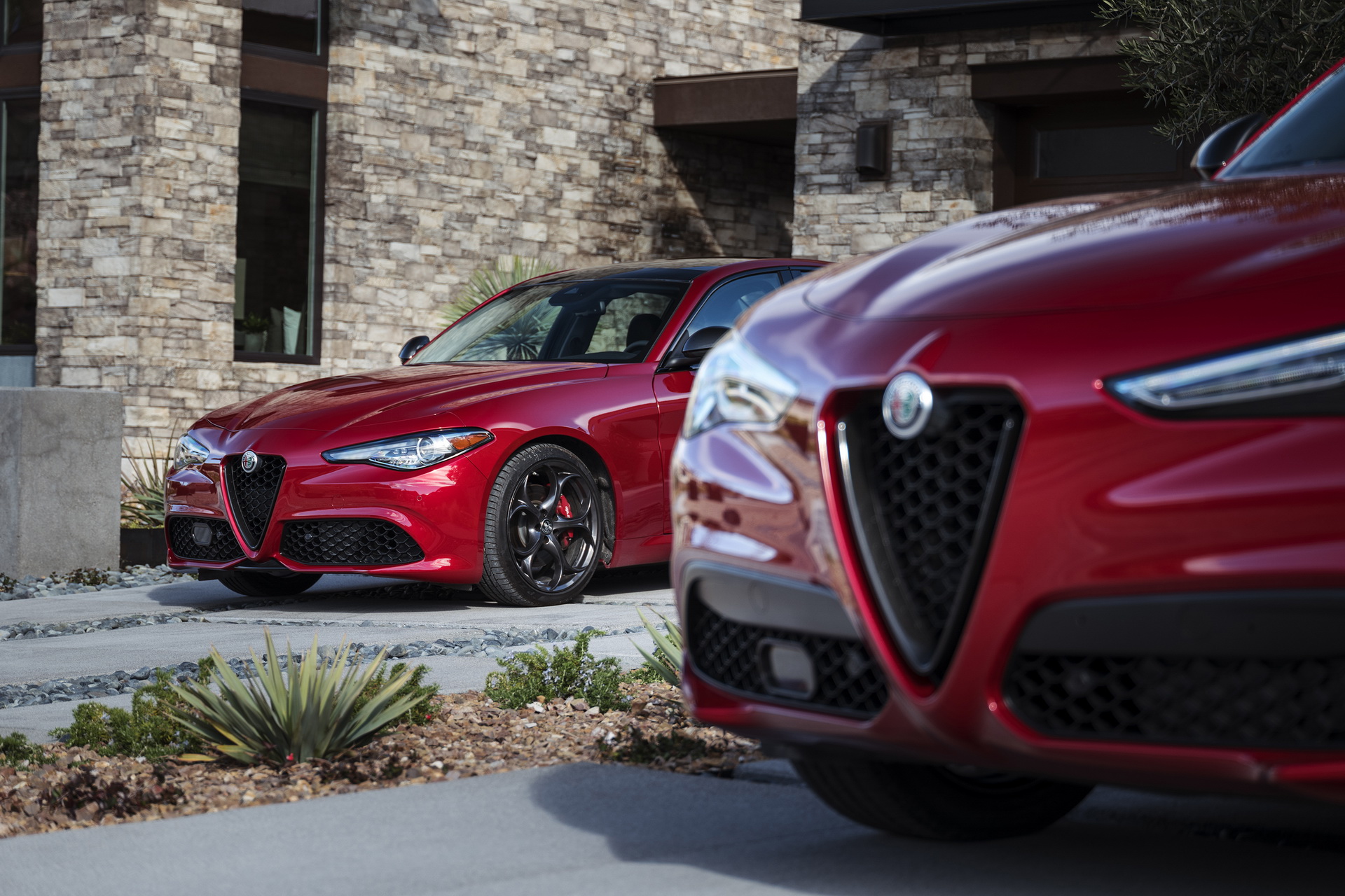 AR-NeroEdizione-Giulia-Stelvio-01 Alfa Romeo Debuts Nero Edizione Pack For U.S. Giulia And Stelvio