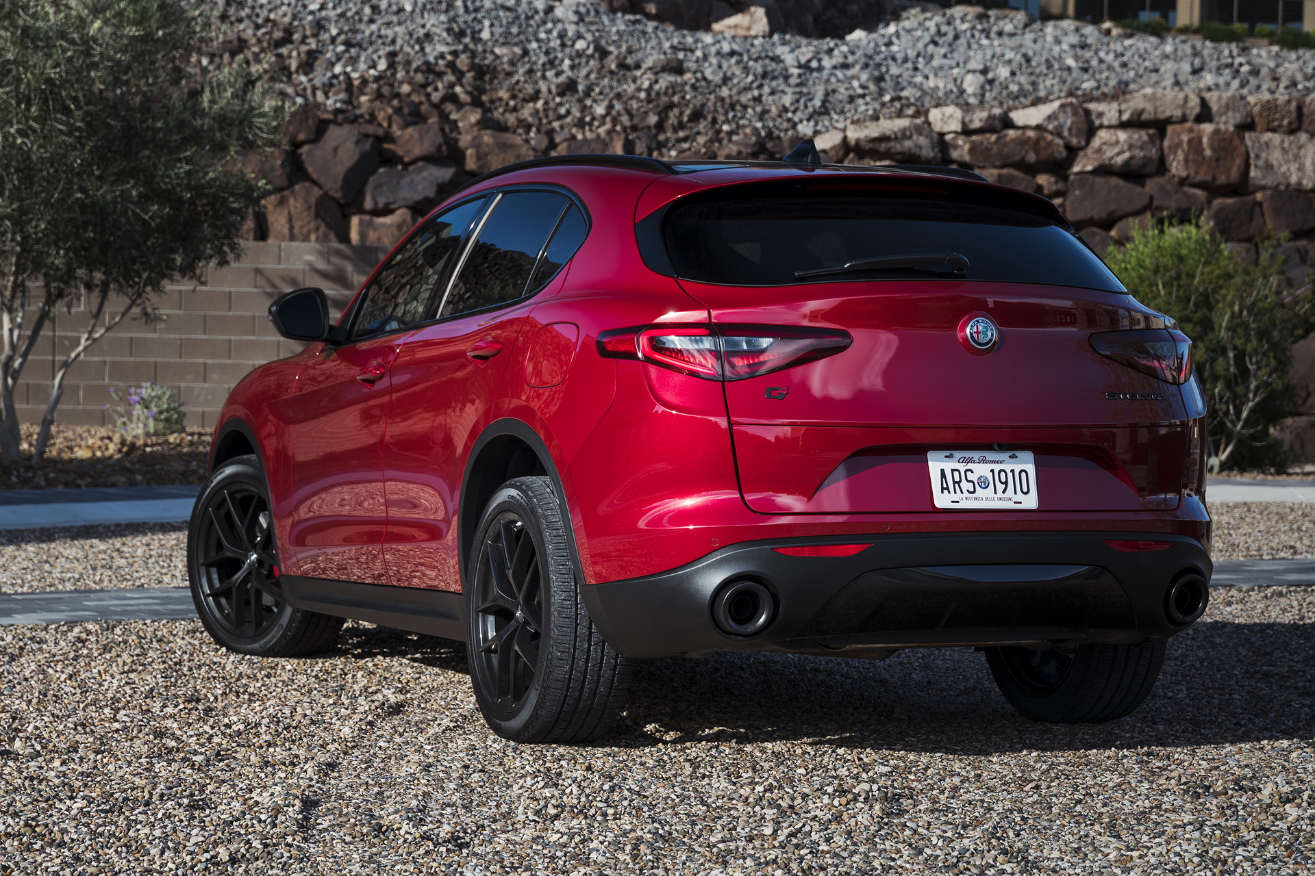 AR-NeroEdizione-Giulia-Stelvio-18 Alfa Romeo Debuts Nero Edizione Pack For U.S. Giulia And Stelvio