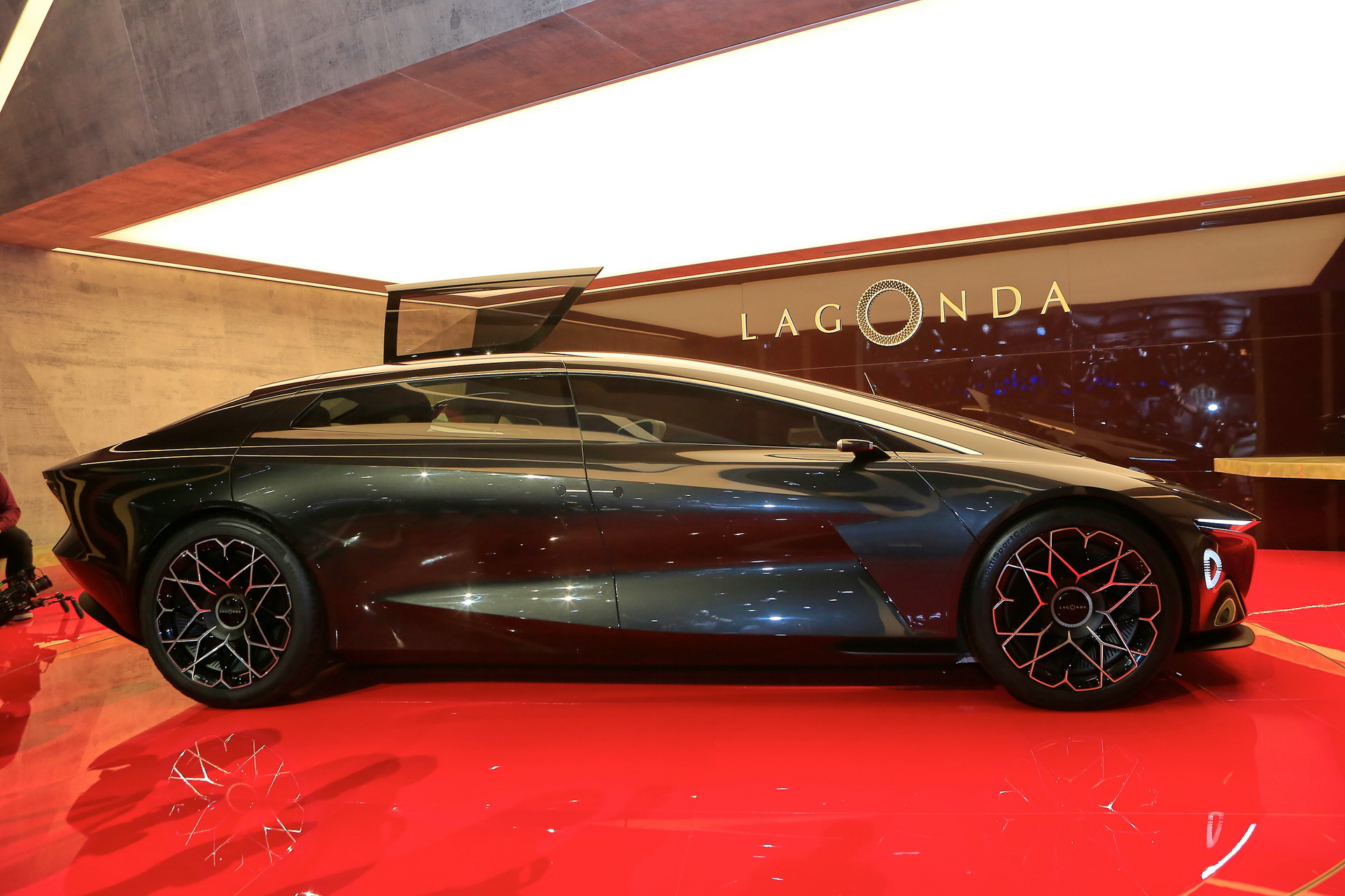 Aston-Lagonda-13 Aston Martin’s Reborn Lagonda To Launch Company’s First Electric Model In 2021