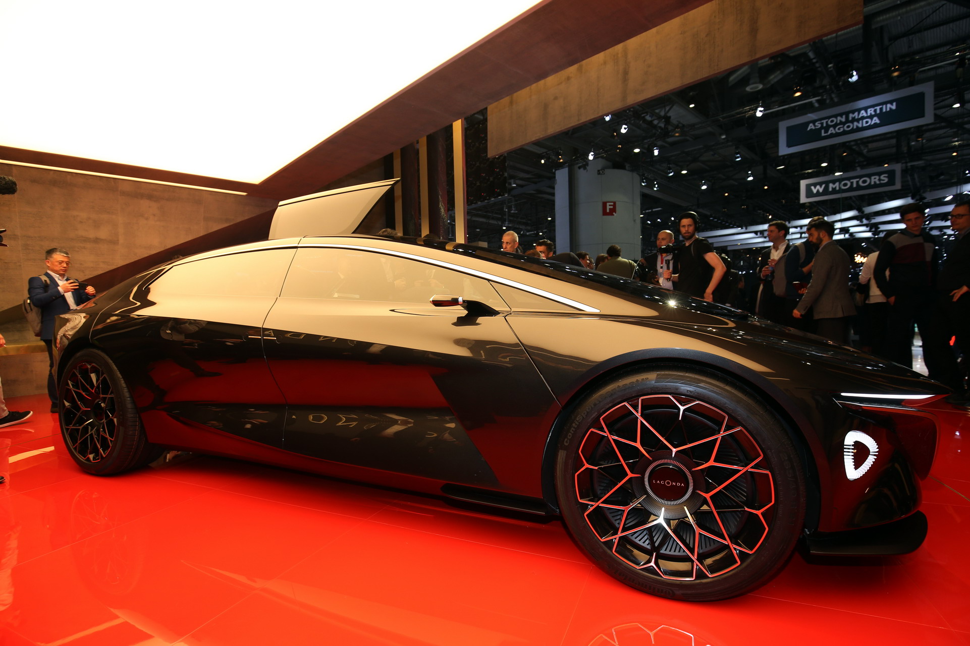 Aston-Lagonda-2 Aston Martin Pops Up A Surprise With Electric Lagonda Vision Concept