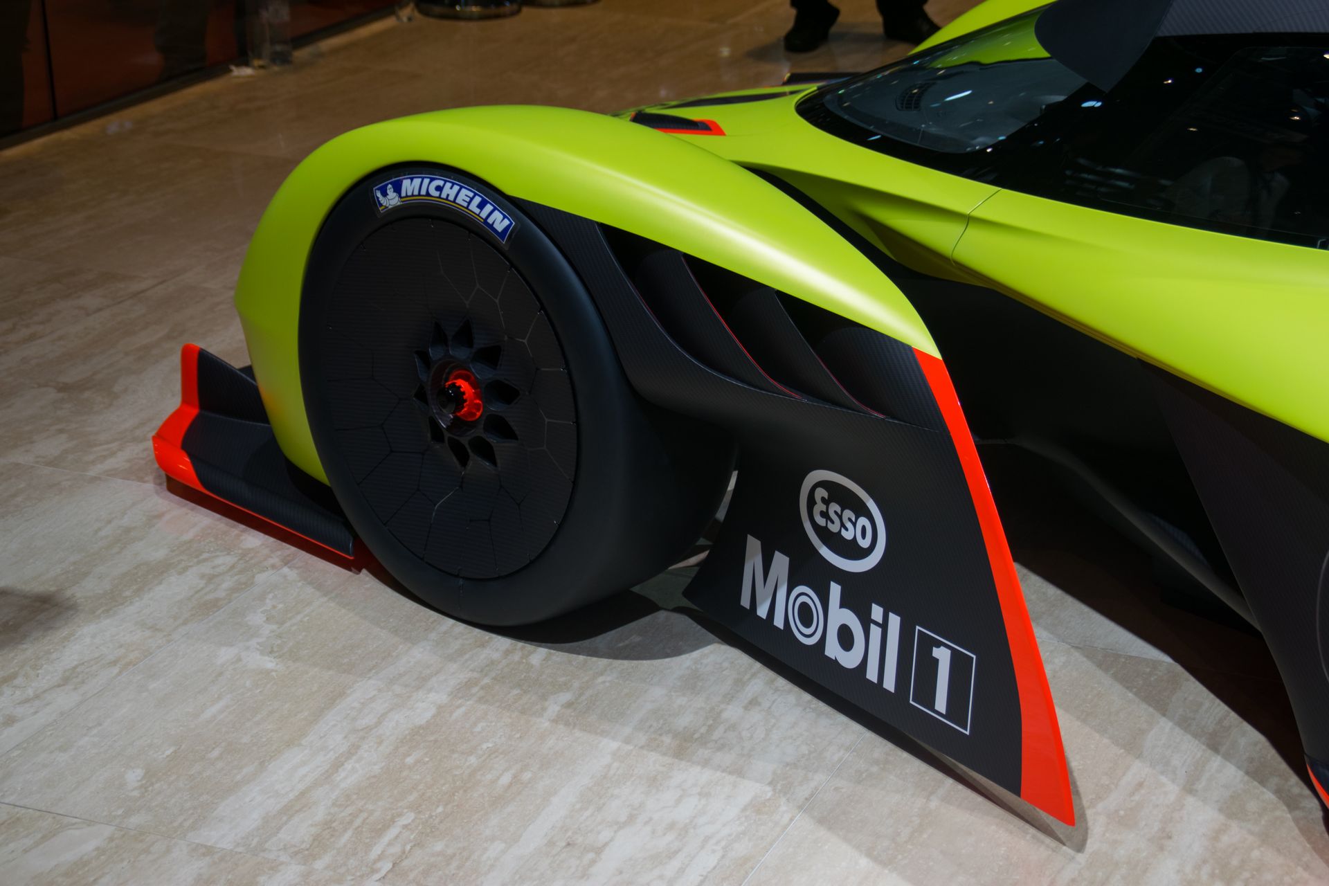Aston-Martin-Valkyrie-AMR-Pro-10 Aston Martin Valkyrie AMR Pro Is Geneva’s Bright Lime Star